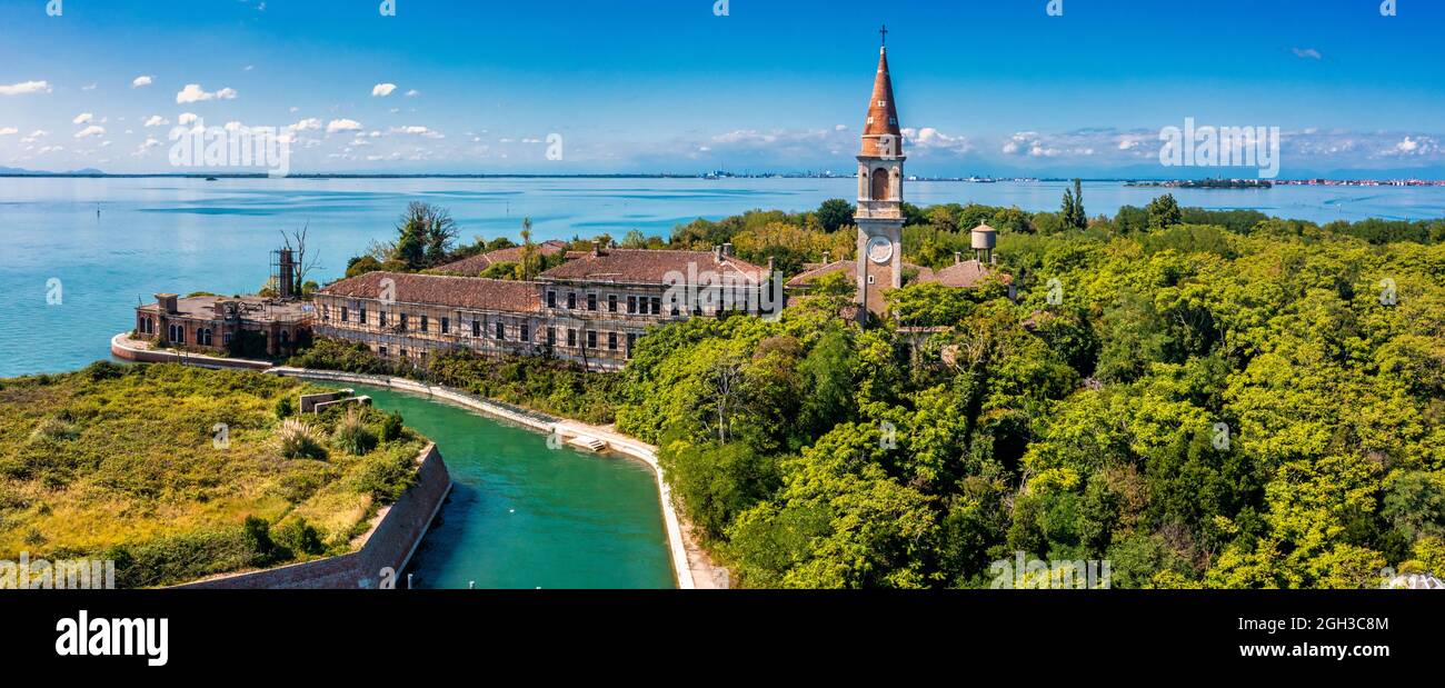 Veduta aerea dell'isola fantasma afflitto di Poveglia a Venezia Foto Stock