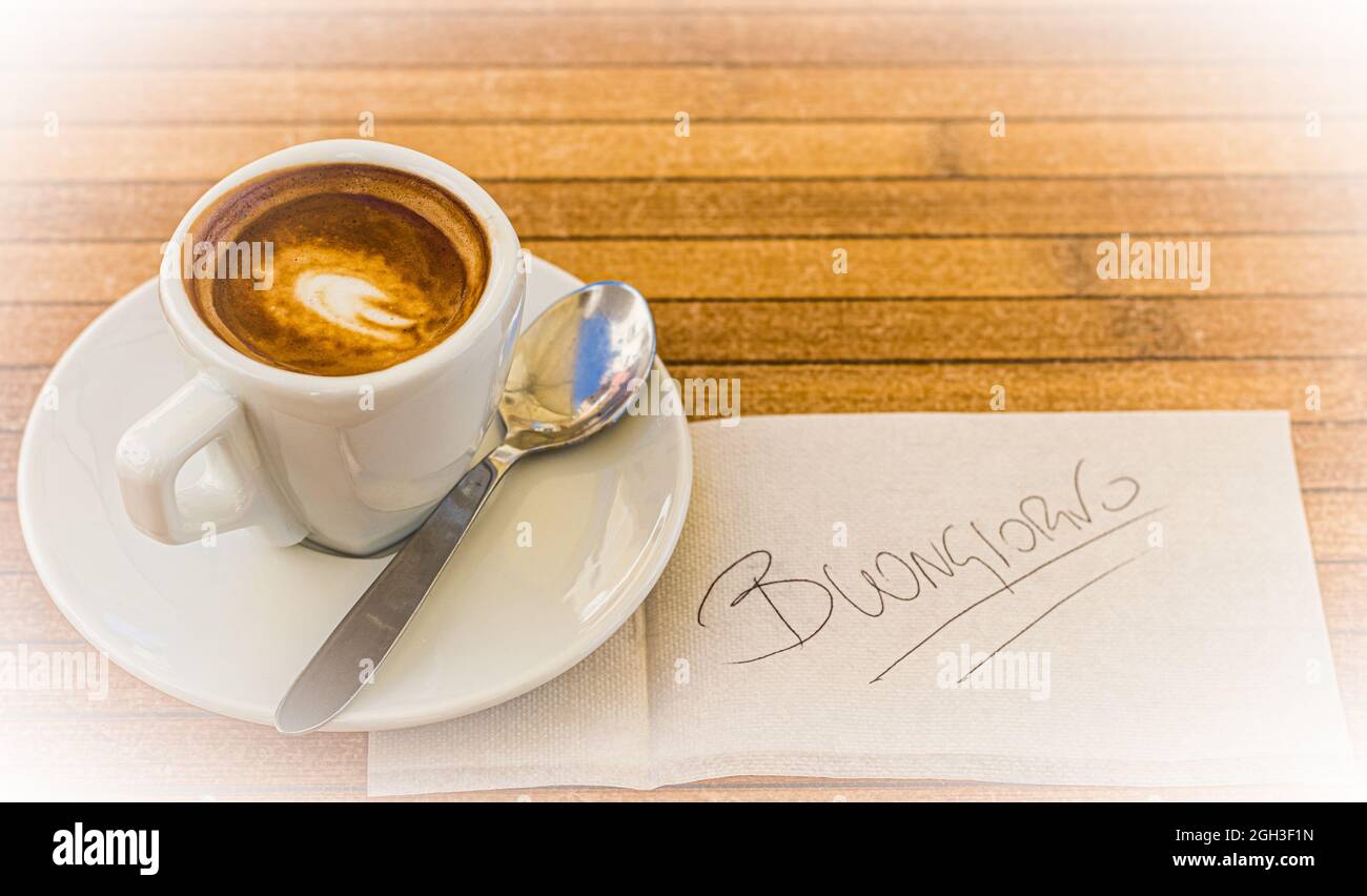 tazza di caffè con iscrizione good morning in italiano, colazione Foto Stock