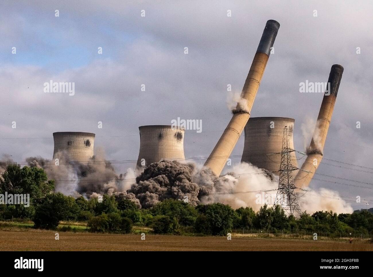 domolizione della centrale elettrica a carbone di ferrybridge con cariche esplosive Foto Stock