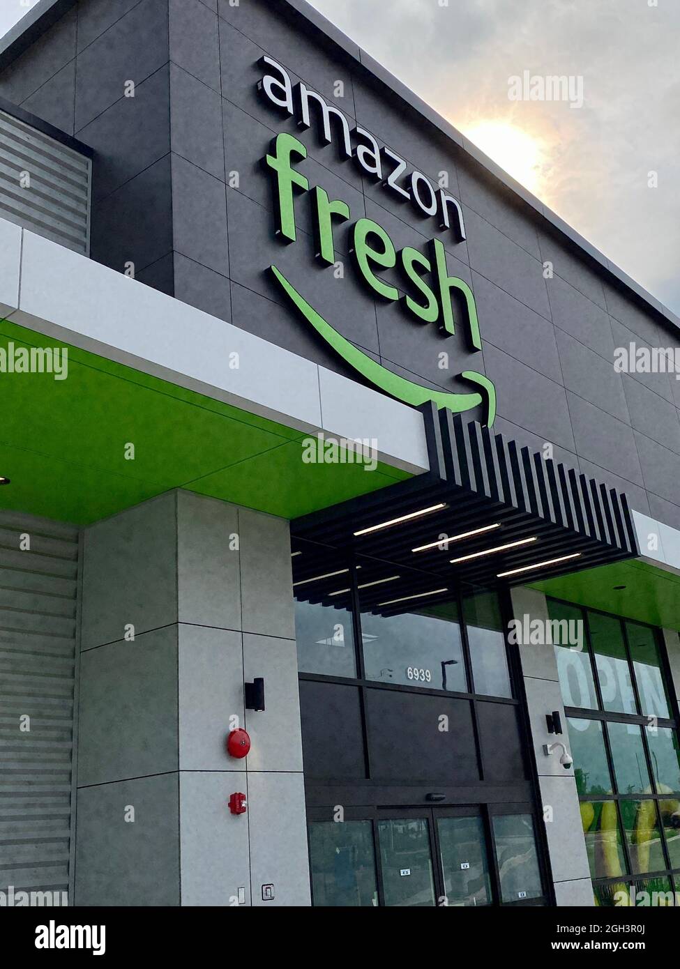 Negozio di alimentari Amazon fresco di prossima apertura nella periferia di  Chicago Foto stock - Alamy