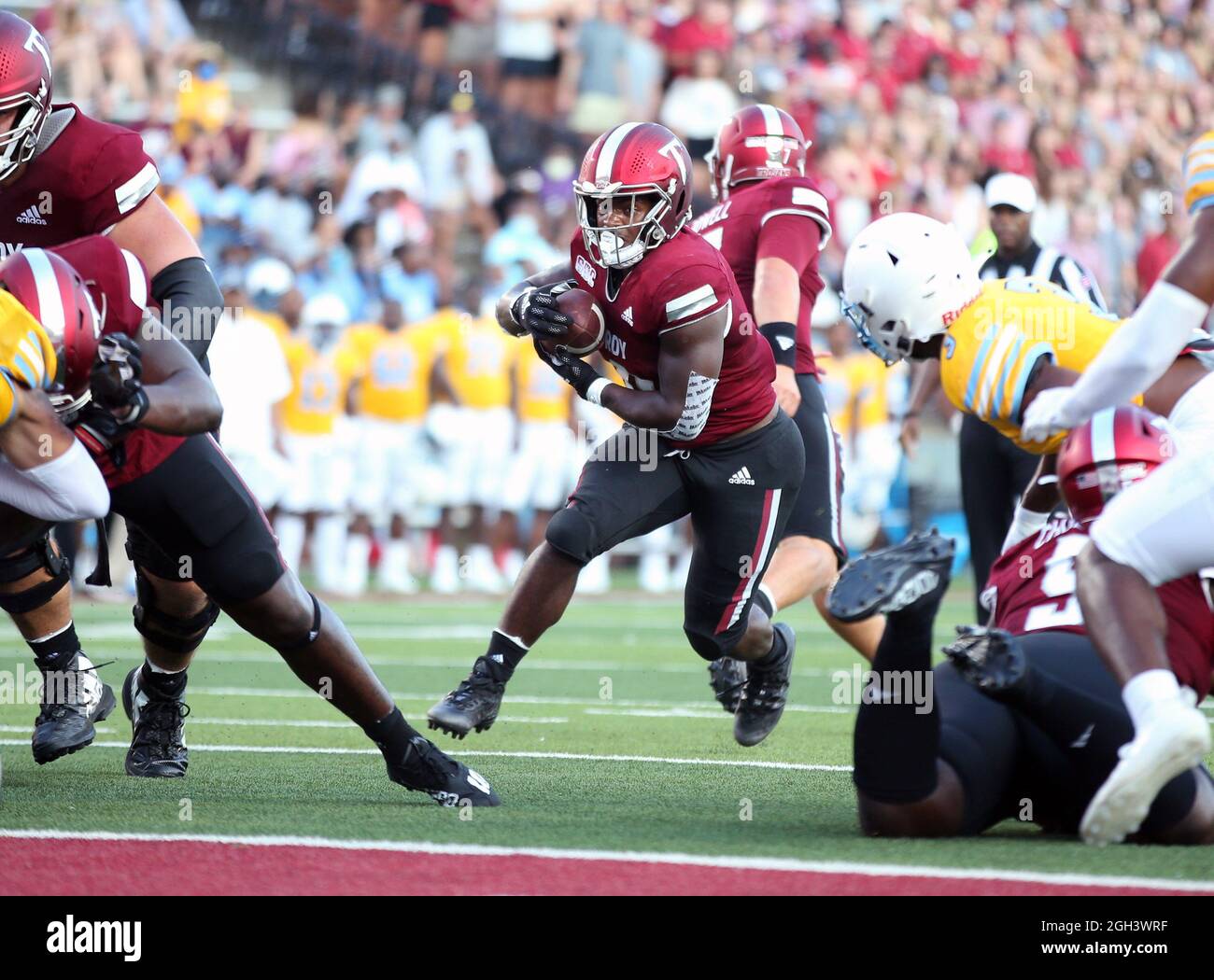 4 settembre 2021: Troy Trojans running back B.J. Smith (3) esegue la palla durante una partita di football NCAA tra i Troy Trojans e i Southern Jaguars al Veterans Memorial Stadium di Troy, Alabama. Troy sconfisse il Southern 55-3. Brandon Sumrall/CSM Foto Stock