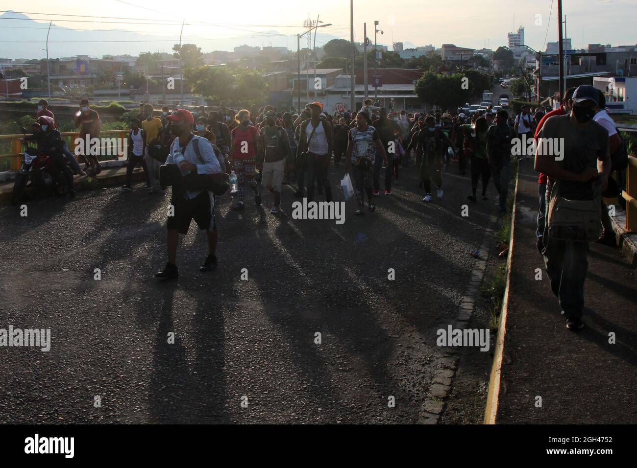 Chiapas, Messico. 4 settembre 2021. I migranti camminano in una carovana diretta per gli Stati Uniti, a Tapachula, stato del Chiapas, Messico meridionale, il 4 settembre, 2021. Carovane migranti che viaggiano dall'America Centrale al confine messicano con gli Stati Uniti sono diventate frequenti dal 2018. Credit: Arturo Mijangos/Xinhua/Alamy Live News Foto Stock