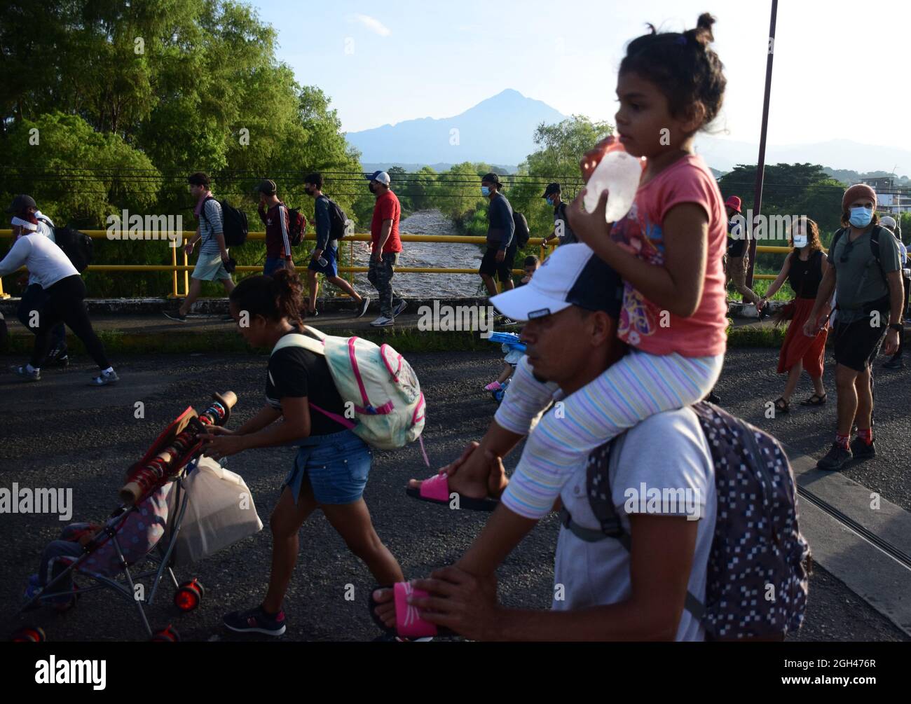 Chiapas, Messico. 4 settembre 2021. I migranti camminano in una carovana diretta per gli Stati Uniti, a Tapachula, stato del Chiapas, Messico meridionale, il 4 settembre, 2021. Carovane migranti che viaggiano dall'America Centrale al confine messicano con gli Stati Uniti sono diventate frequenti dal 2018. Credit: Damian Sanchez/Xinhua/Alamy Live News Foto Stock