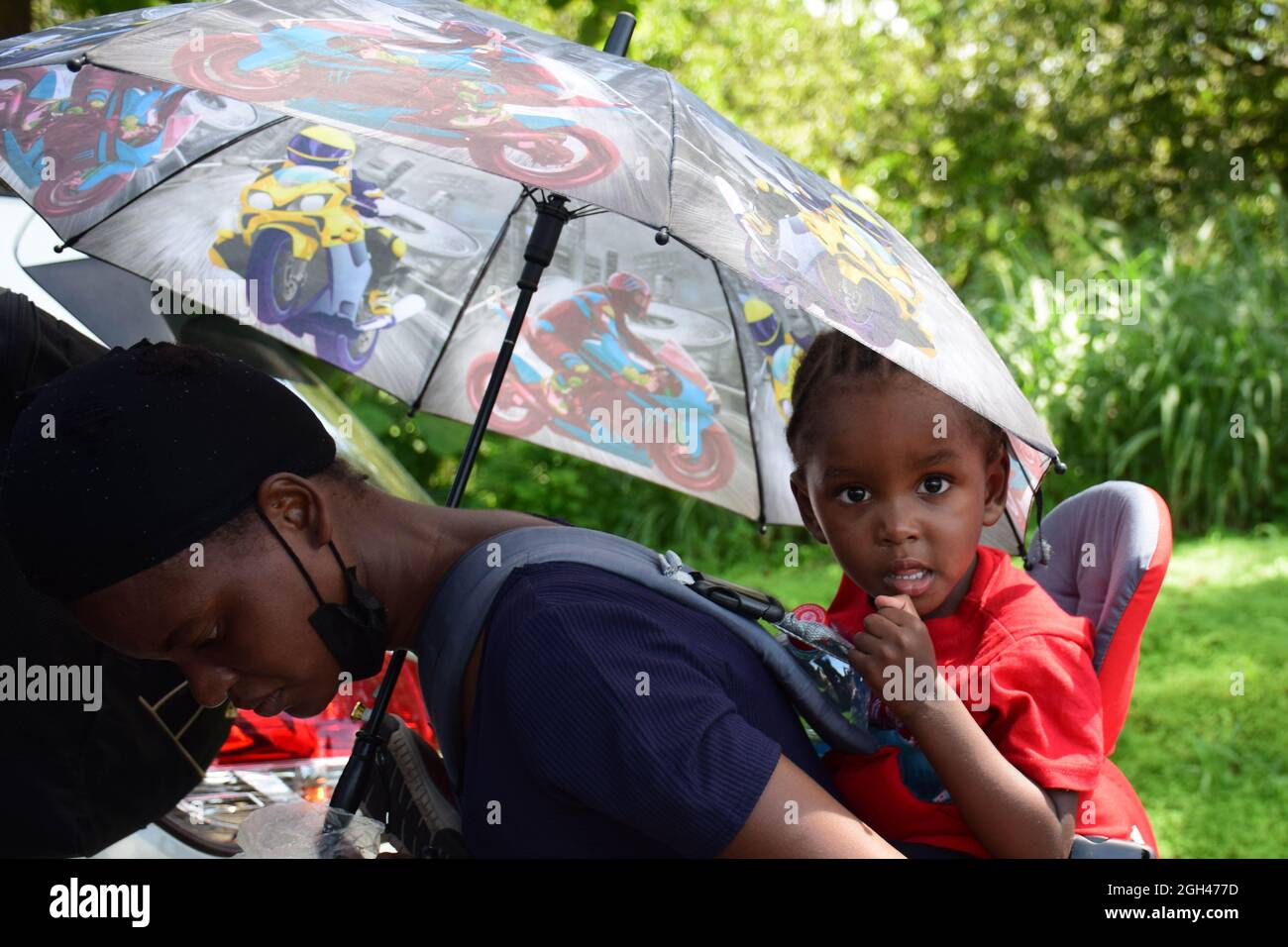 Chiapas, Messico. 4 settembre 2021. I migranti camminano in una carovana diretta per gli Stati Uniti, a Huehuetan, stato del Chiapas, Messico meridionale, il 4 settembre, 2021. Carovane migranti che viaggiano dall'America Centrale al confine messicano con gli Stati Uniti sono diventate frequenti dal 2018. Credit: Damian Sanchez/Xinhua/Alamy Live News Foto Stock