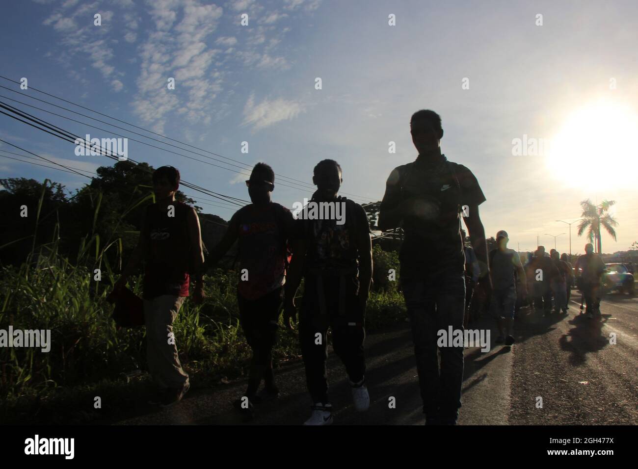 Chiapas, Messico. 4 settembre 2021. I migranti camminano in una carovana diretta per gli Stati Uniti, a Tapachula, stato del Chiapas, Messico meridionale, il 4 settembre, 2021. Carovane migranti che viaggiano dall'America Centrale al confine messicano con gli Stati Uniti sono diventate frequenti dal 2018. Credit: Arturo Mijangos/Xinhua/Alamy Live News Foto Stock