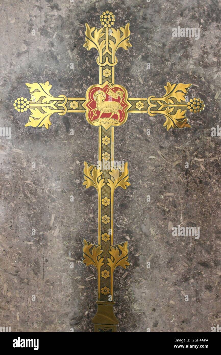 Croce intarsiata in ottone vittoriano Foto Stock