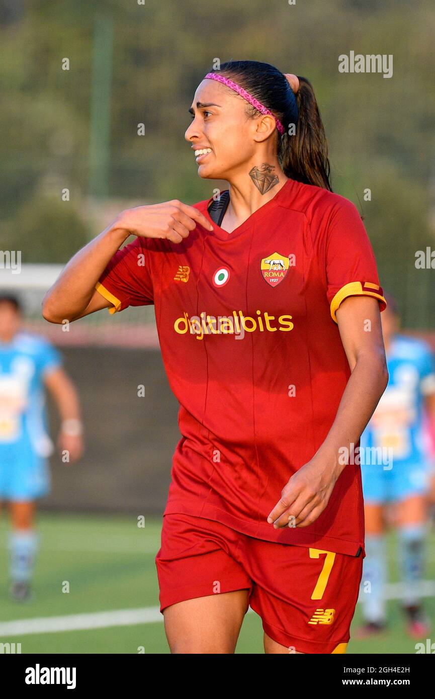 Andressa Alves da Silva di AS Roma Donne in azione durante il Campionato  Italiano di Calcio League A Women 2021/2022 match tra AS Roma Women vs Na  Foto stock - Alamy