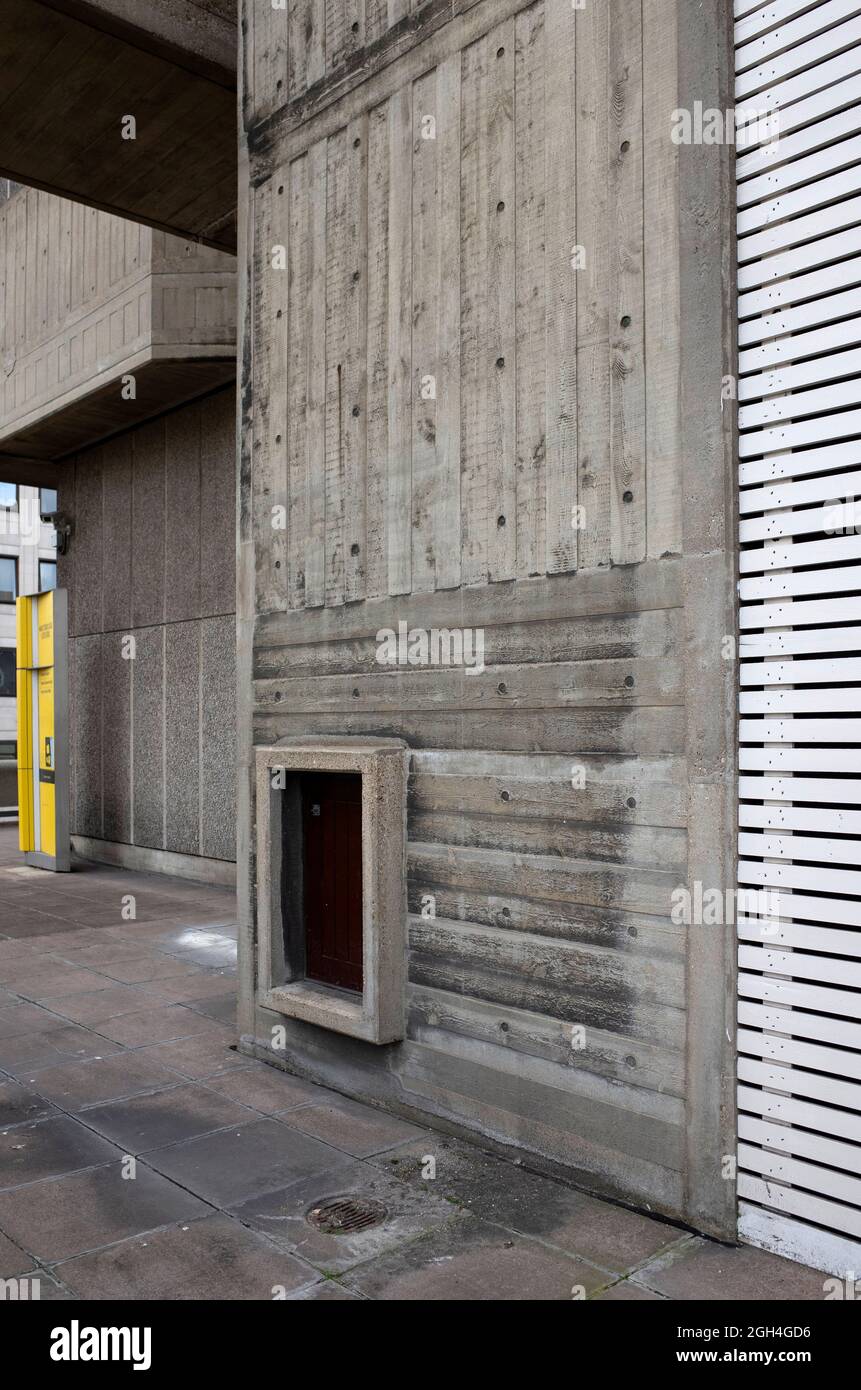 Edifici brutalisti e architettura di Denys Lasdun al National Theatre London England Foto Stock