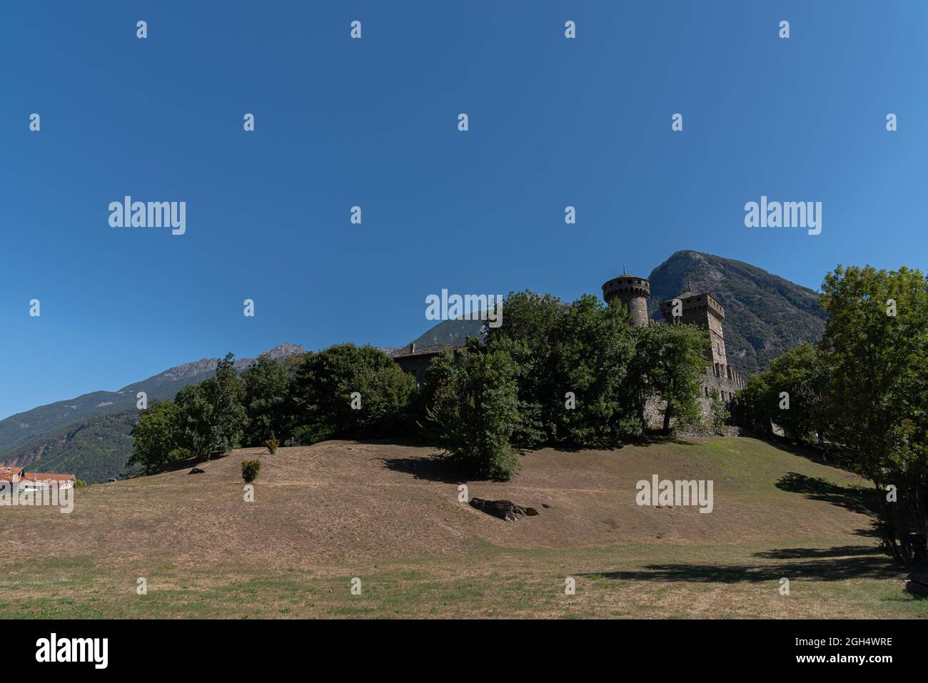 Il castello di Fénis, situato nel comune omonimo, è uno dei più famosi manieri medievali della Valle d'Aosta. Conosciuto per il suo sceni Foto Stock