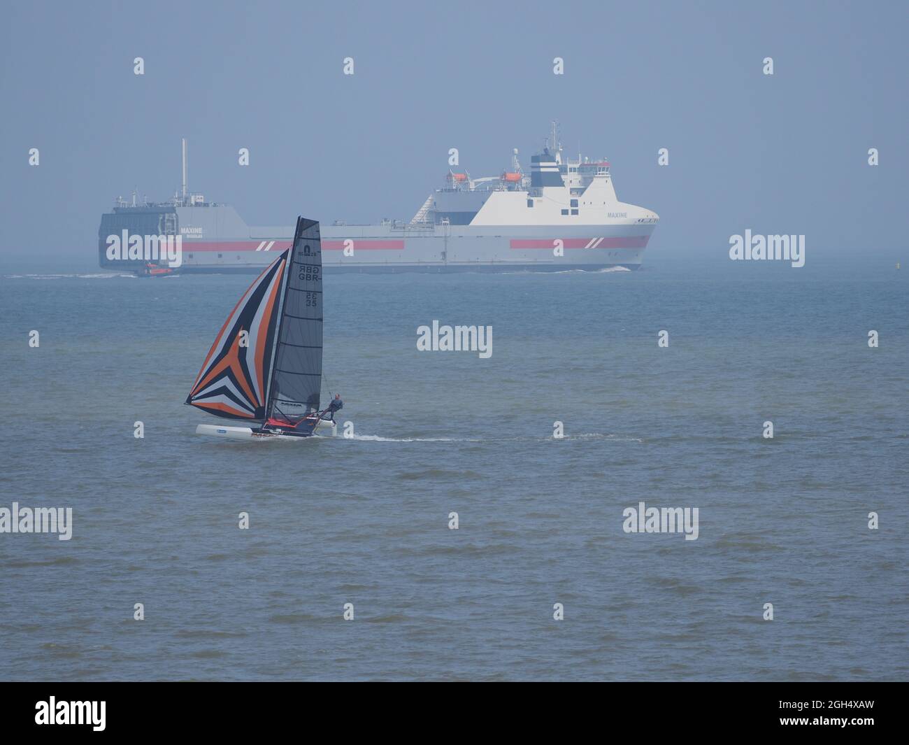 Sheerness, Kent, Regno Unito. 5 Settembre 2021. Foto dall'inizio della corsa dell'Isola di Sheppey Round The Island Race per gommoni, gatti e tavole a vela svoltasi dal 1959, organizzata dal Sheppey Sailing Club e ritenuta la corsa più lunga del Regno Unito per tutti e tre i tipi di imbarcazioni a 35-40 miglia. quest'anno hanno preso parte 60 craft. Credit: James Bell/Alamy Live News Foto Stock Sheerness, Kent, Regno Unito. 5 Settembre 2021. Foto dall'inizio della corsa dell'Isola di Sheppey Round The Island Race per gommoni, gatti e tavole a vela svoltasi dal 1959, organizzata dal Sheppey Sailing Club e ritenuta la corsa più lunga del Regno Unito per tutti e tre i tipi di imbarcazioni a 35-40 miglia. quest'anno hanno preso parte 60 craft. Credit: James Bell/Alamy Live News Foto Stock