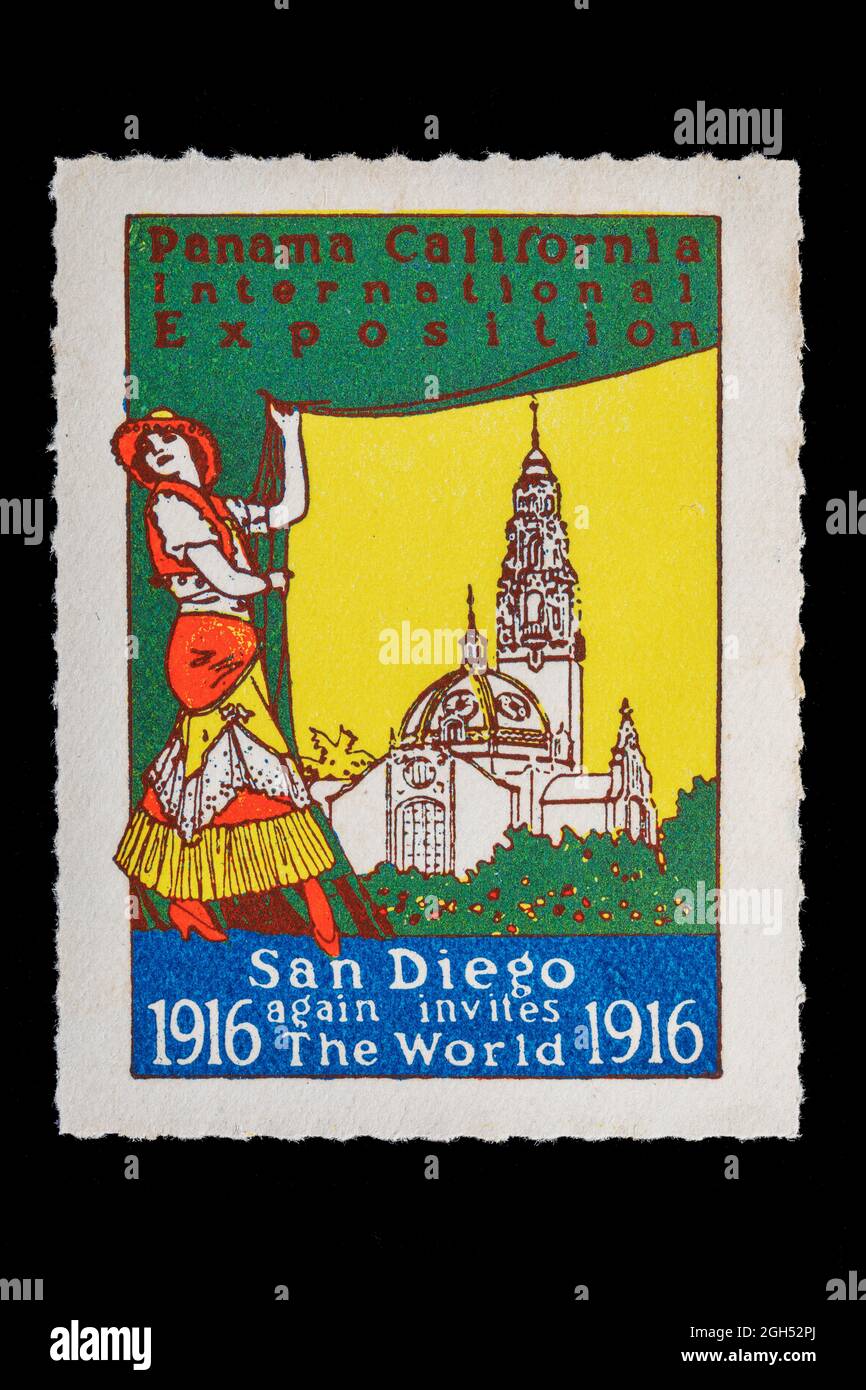Francobollo commemorativo della California International Exposition di San Diego del 1916. Ragazza che apre una tenda sullo spettacolo che vi dà il benvenuto. Foto Stock