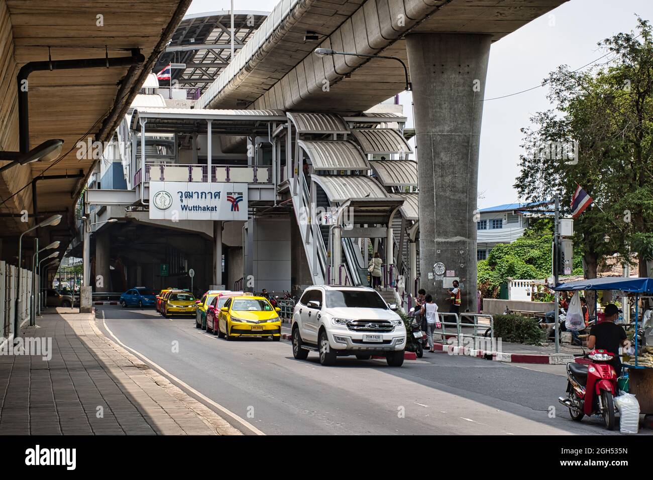 Bangkok, Thailandia 04.07.2021 immagini del centro storico di Bangkok vicino alla stazione BTS di Wutthakat Foto Stock
