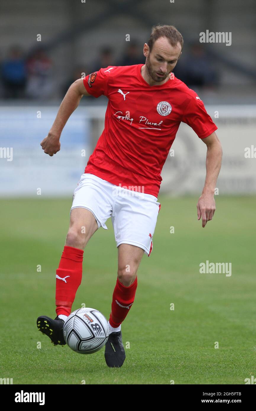 WES York di Brackley Town in azione durante la partita Vanarama National League North tra Blyth Spartans AFC e Brackley Town a Croft Park, Blyth sabato 4 settembre 2021. (Credit: Will Matthews | MI News) Credit: MI News & Sport /Alamy Live News Foto Stock