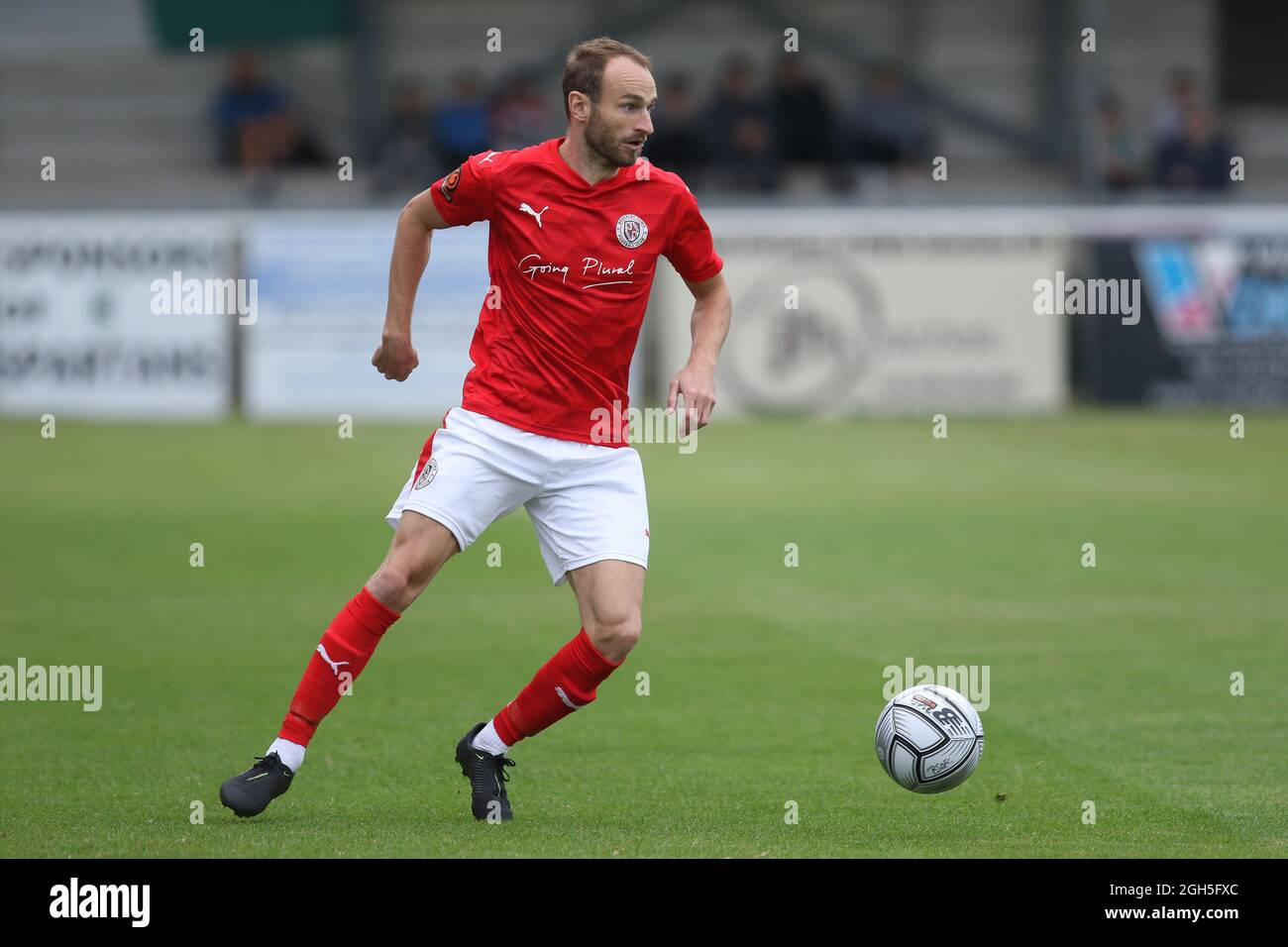 WES York di Brackley Town in azione durante la partita Vanarama National League North tra Blyth Spartans AFC e Brackley Town a Croft Park, Blyth sabato 4 settembre 2021. (Credit: Will Matthews | MI News) Credit: MI News & Sport /Alamy Live News Foto Stock