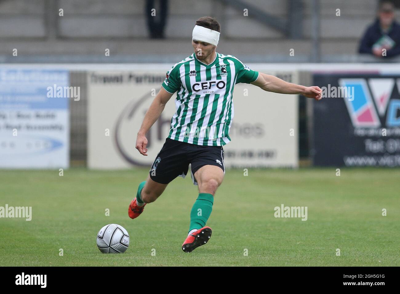 Toby Lees of Blyth Spartans in azione durante la partita della Vanarama National League North tra Blyth Spartans AFC e Brackley Town a Croft Park, Blyth sabato 4 settembre 2021. (Credit: Will Matthews | MI News) Credit: MI News & Sport /Alamy Live News Foto Stock