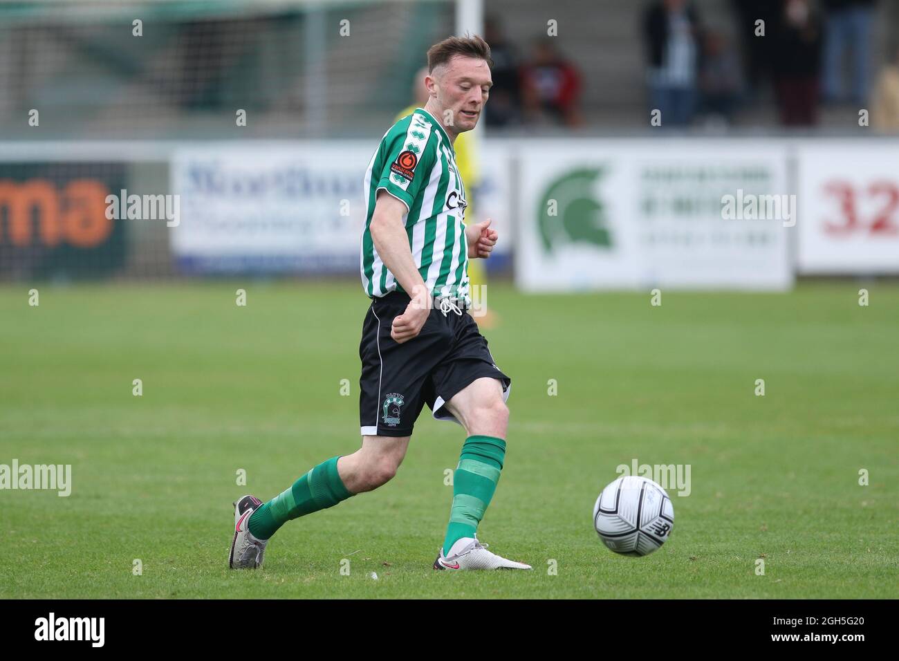 Karl Byrne di Blyth Spartans in azione durante la partita della Vanarama National League North tra Blyth Spartans AFC e Brackley Town al Croft Park di Blyth sabato 4 settembre 2021. (Credit: Will Matthews | MI News) Credit: MI News & Sport /Alamy Live News Foto Stock