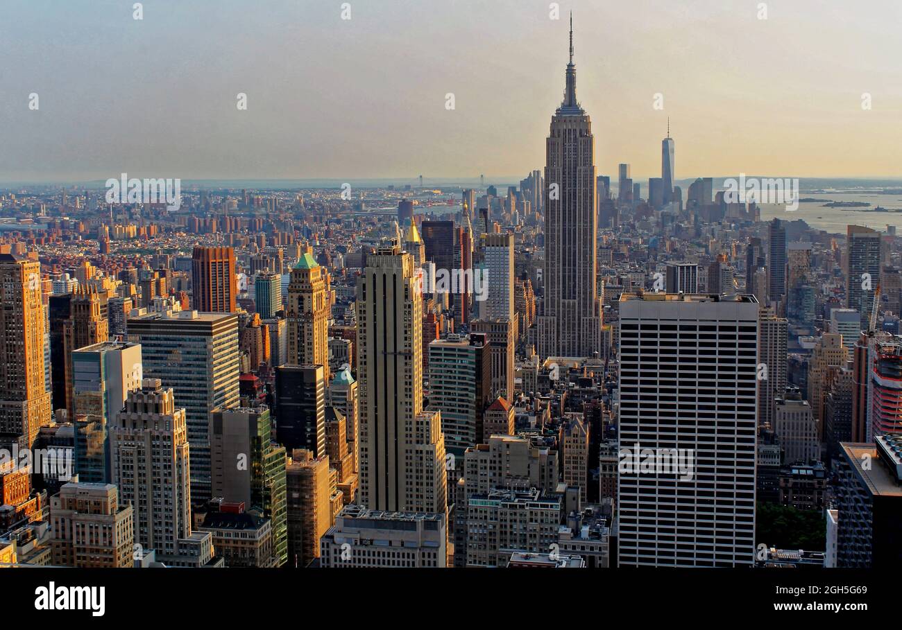 New York, USA - 6 agosto 2014: Vista aerea da Top of the Rock, Rockfeller Building, al centro di Manhattan e Lower Manhattan New York, New York, USA. S Foto Stock