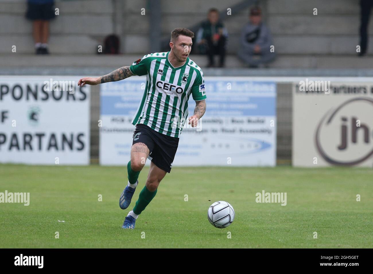 Connor Thomson di Blyth Spartans in azione durante la partita della Vanarama National League North tra Blyth Spartans AFC e Brackley Town a Croft Park, Blyth sabato 4 settembre 2021. (Credit: Will Matthews | MI News) Credit: MI News & Sport /Alamy Live News Foto Stock