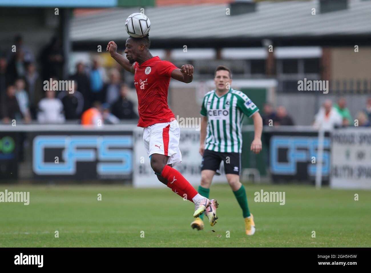 Shep Murombezi di Brackley Town in azione durante la partita Vanarama National League North tra Blyth Spartans AFC e Brackley Town a Croft Park, Blyth sabato 4 settembre 2021. (Credit: Will Matthews | MI News) Credit: MI News & Sport /Alamy Live News Foto Stock