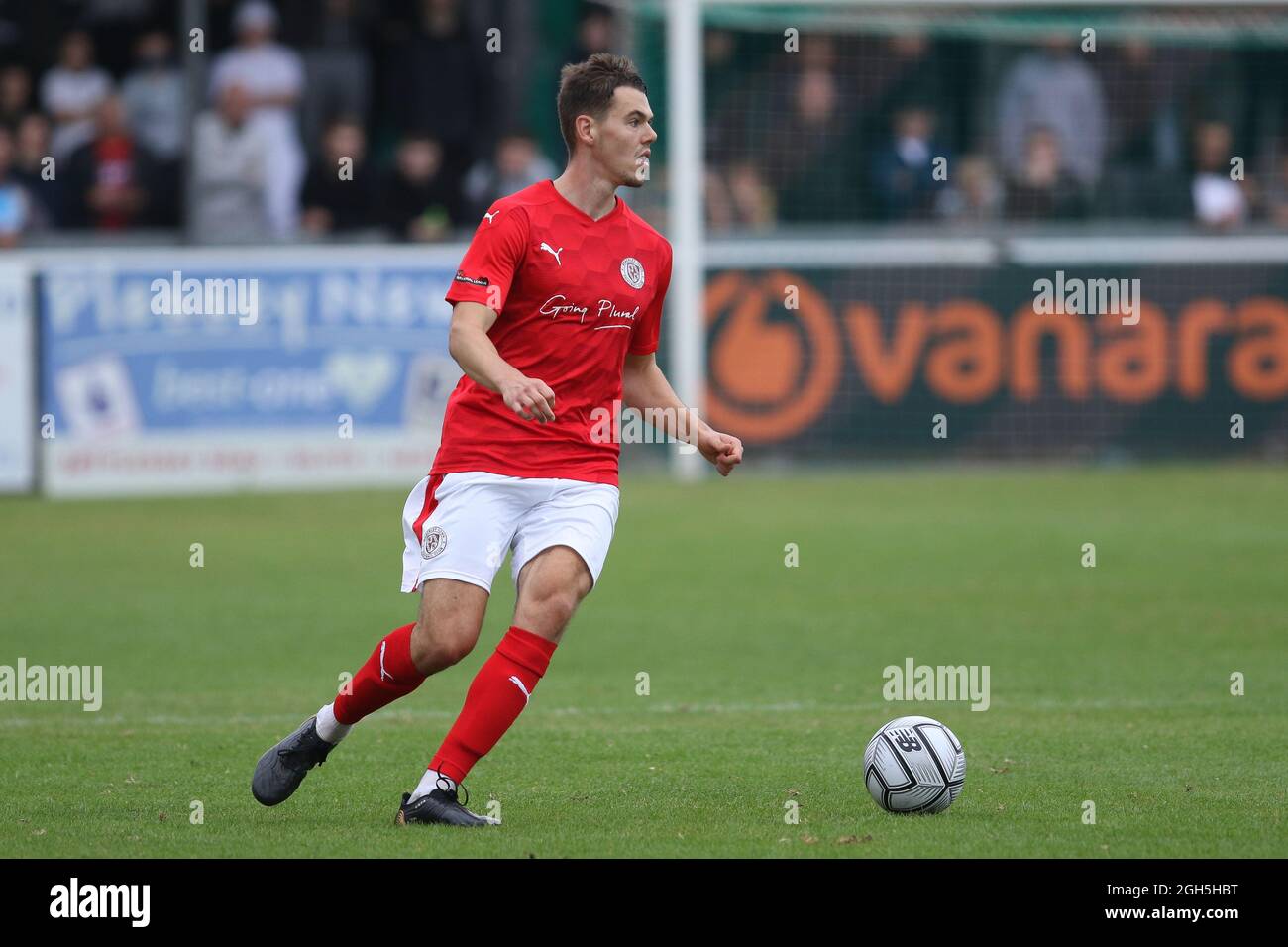 Louis Lomas di Brackley Town in azione durante la partita Vanarama National League North tra Blyth Spartans AFC e Brackley Town a Croft Park, Blyth sabato 4 settembre 2021. (Credit: Will Matthews | MI News) Credit: MI News & Sport /Alamy Live News Foto Stock