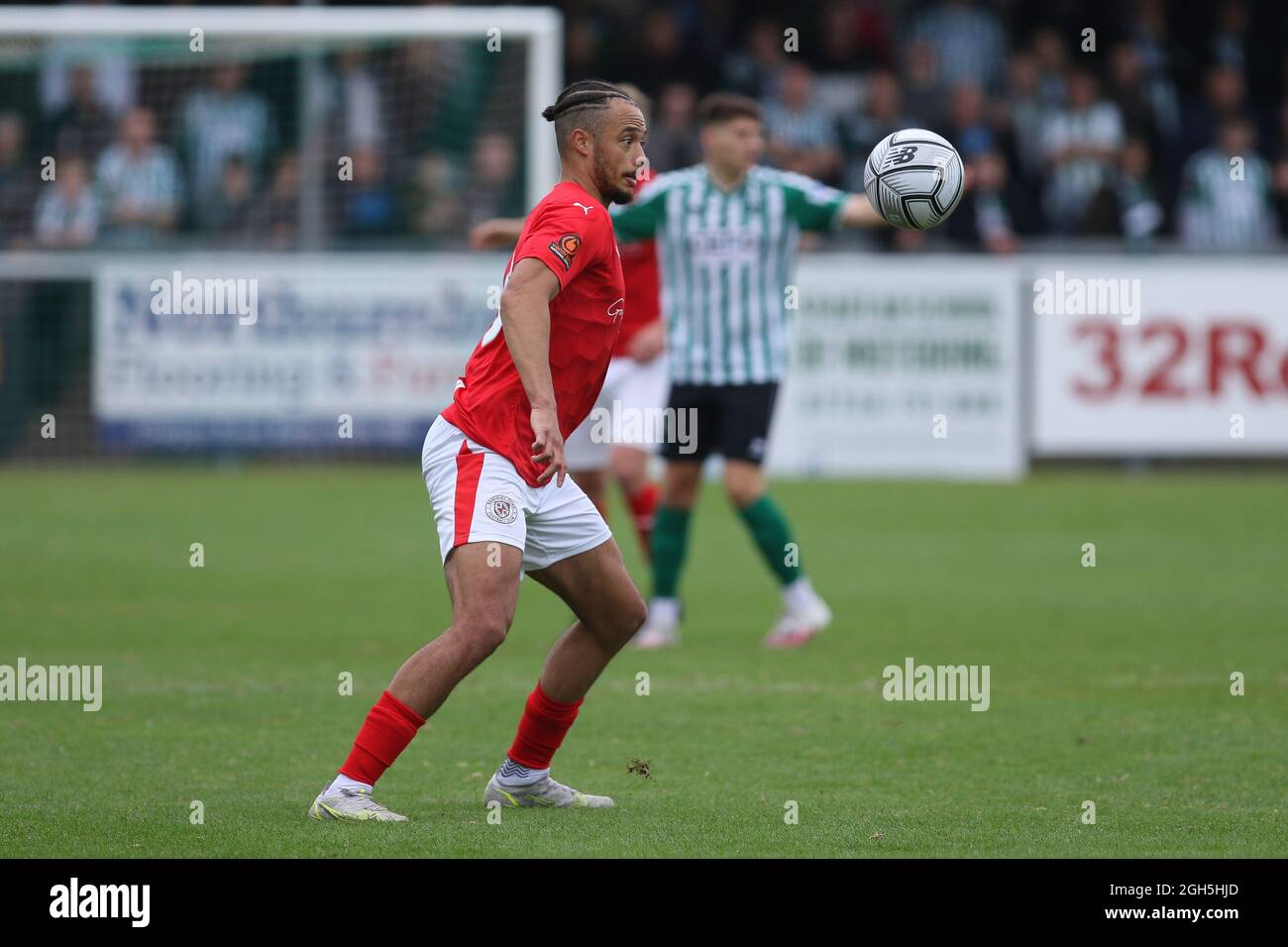 Tre Mitford di Brackley Town in azione durante la partita Vanarama National League North tra Blyth Spartans AFC e Brackley Town a Croft Park, Blyth sabato 4 settembre 2021. (Credit: Will Matthews | MI News) Credit: MI News & Sport /Alamy Live News Foto Stock