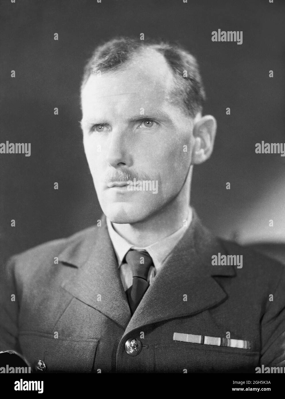Il capitano del gruppo James Stagg, il meteorologo della RAF che ha correttamente previsto la breve finestra di tempo calmo il 6 giugno 1944 che ha permesso gli sbarchi in Normandia a Passi pure Foto Stock