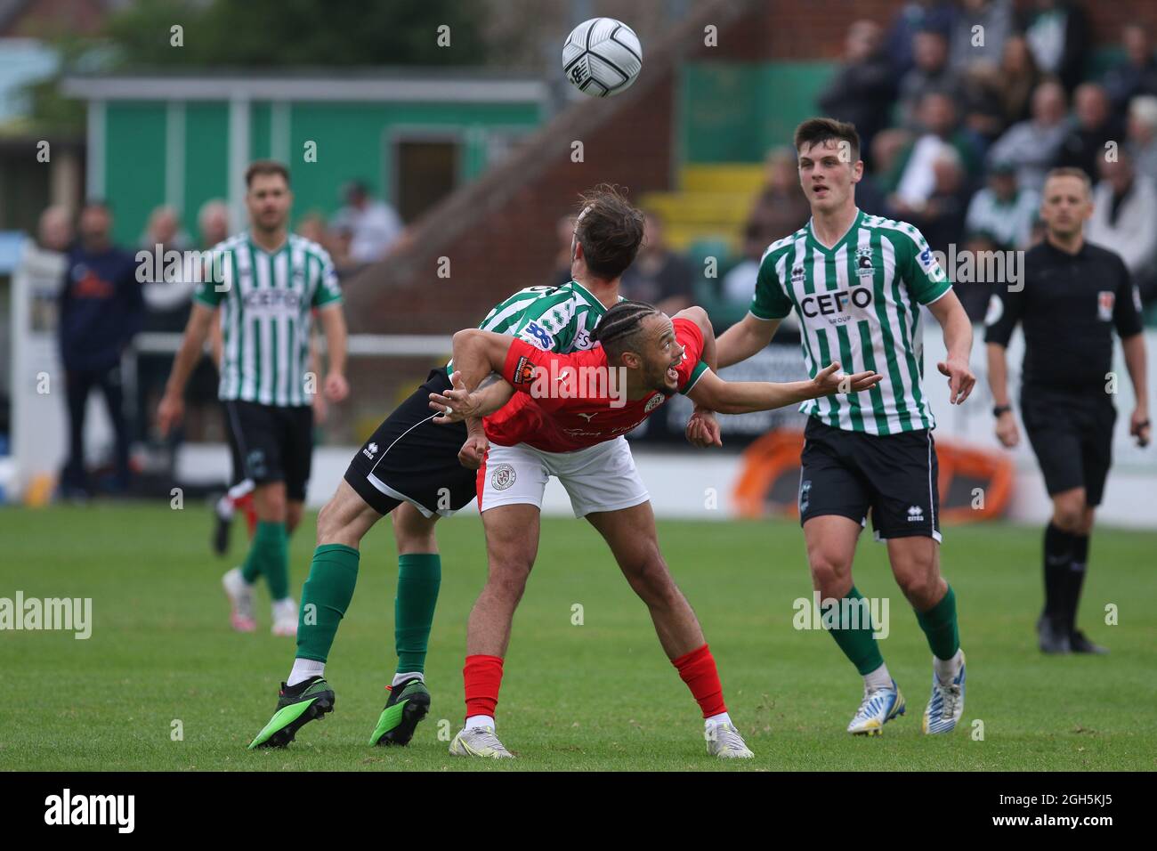 Tre Mitford di Brackley Town in azione durante la partita Vanarama National League North tra Blyth Spartans AFC e Brackley Town a Croft Park, Blyth sabato 4 settembre 2021. (Credit: Will Matthews | MI News) Credit: MI News & Sport /Alamy Live News Foto Stock