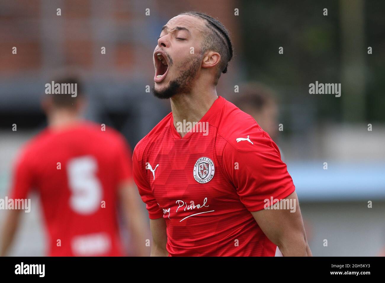 Tre Mitford di Brackley Town reagisce durante la partita della Vanarama National League North tra Blyth Spartans AFC e Brackley Town a Croft Park, Blyth sabato 4 settembre 2021. (Credit: Will Matthews | MI News) Credit: MI News & Sport /Alamy Live News Foto Stock