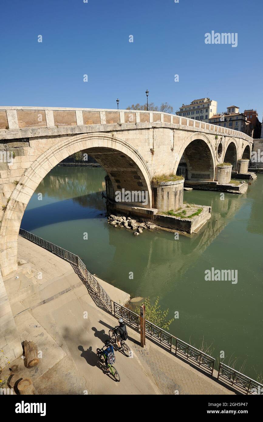 Italia, Roma, Tevere, Ponte Sisto Foto Stock