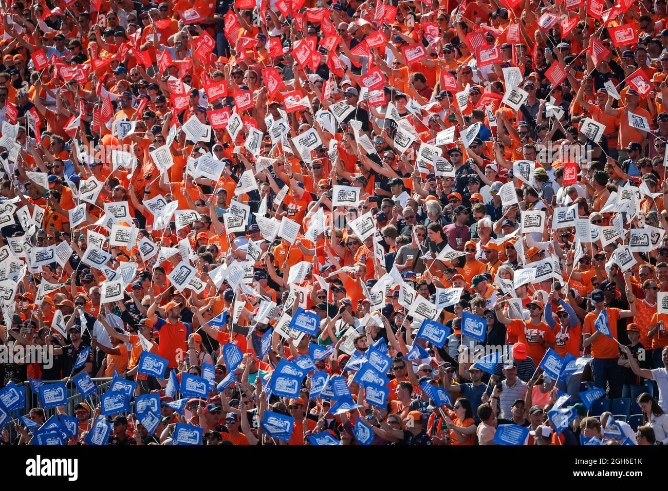 Spettatori, tifosi, tribune, gradini, durante la Formula 1 Heineken Gran Premio d'Olanda 2021, 13° round del Campionato del mondo di Formula uno FIA 2021 dal 3 al 5 settembre 2021 sul circuito di Zandvoort, a Zandvoort, Olanda - Foto Antonin Vincent/DPPI Foto Stock