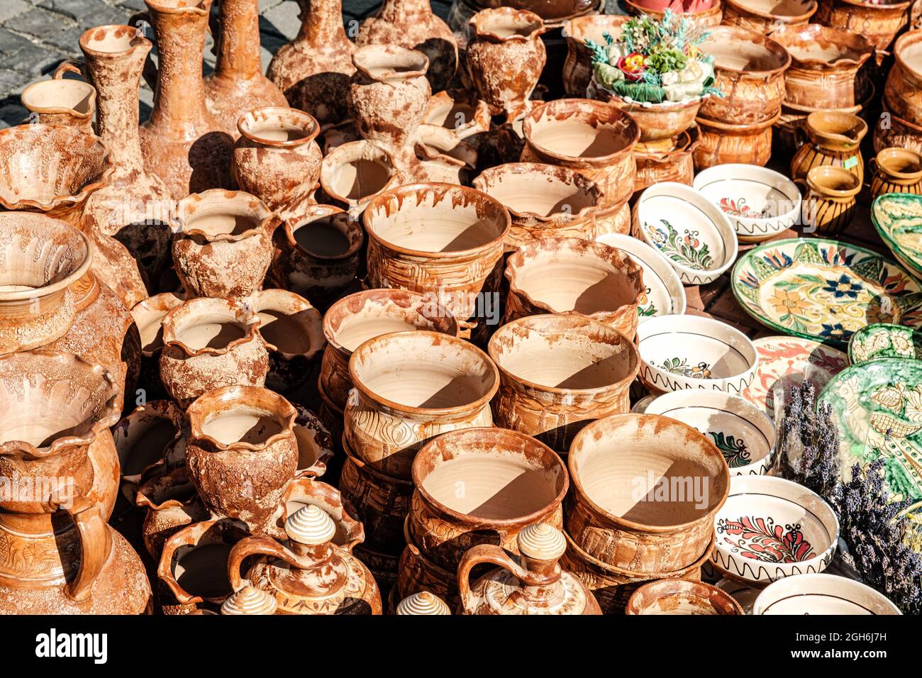 Sibiu City, Romania - 05 settembre 2021. Tradizionale mercato rumeno della ceramica artigianale alla fiera vasai di Sibiu, Romania Foto Stock