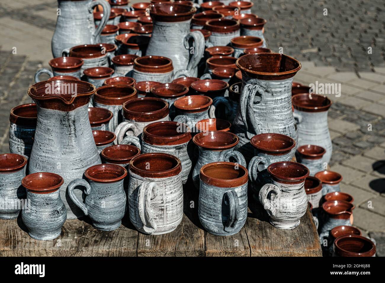 Sibiu City, Romania - 05 settembre 2021. Tradizionale mercato rumeno della ceramica artigianale alla fiera vasai di Sibiu, Romania Foto Stock
