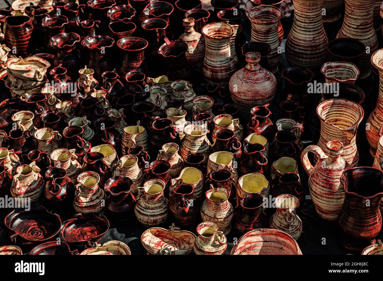 Sibiu City, Romania - 05 settembre 2021. Tradizionale mercato rumeno della ceramica artigianale alla fiera vasai di Sibiu, Romania Foto Stock