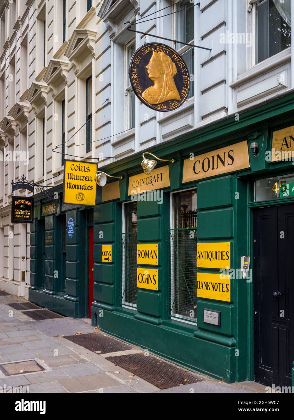 Coincraft Coin Dealers Store al 45 Great Russell St Bloomsbury di fronte al British Museum. Fondata nel 1955. Foto Stock