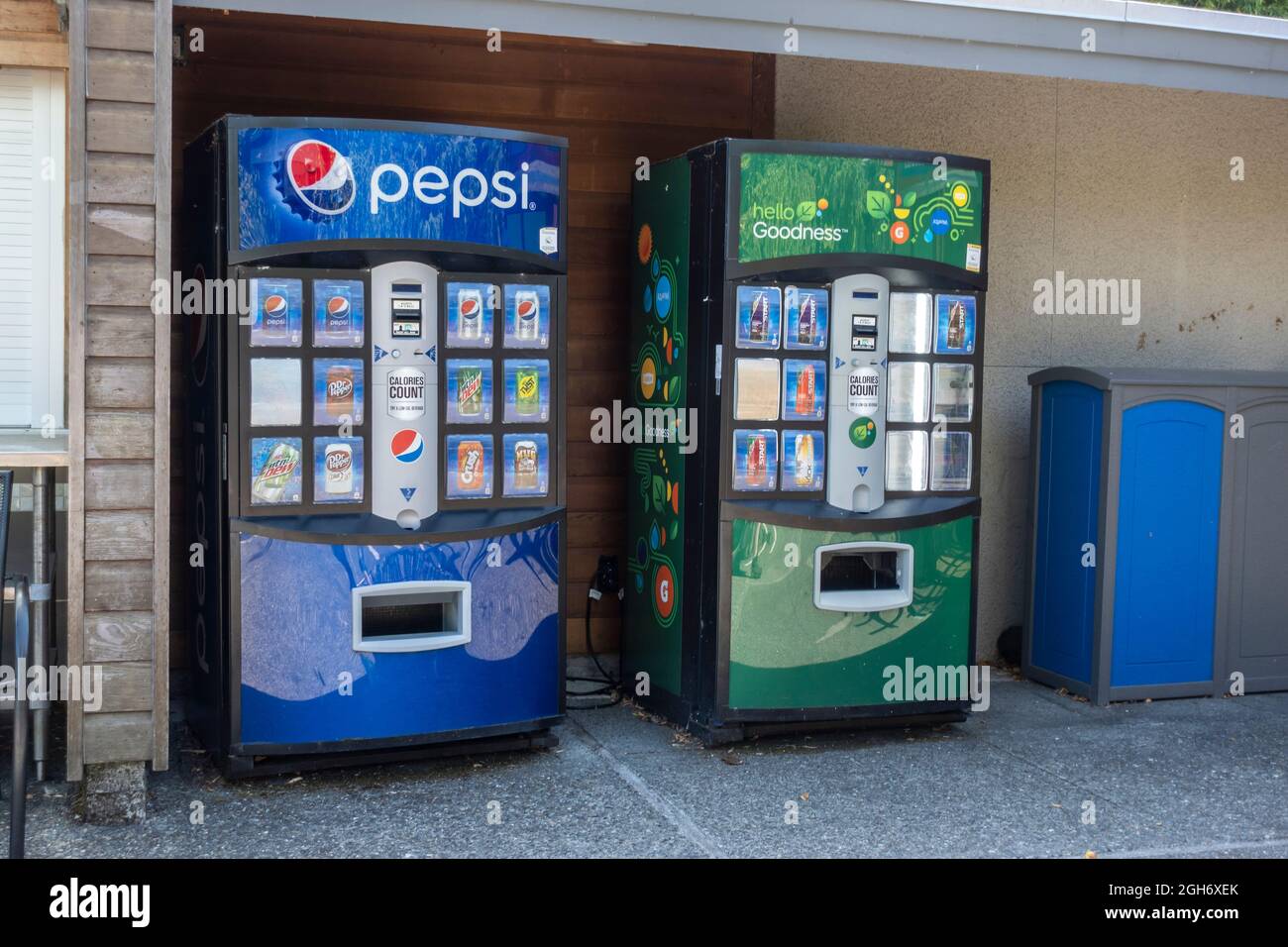 Tacoma, WA USA - circa agosto 2021: Vista dei distributori automatici al Point Defiance Zoo. Foto Stock