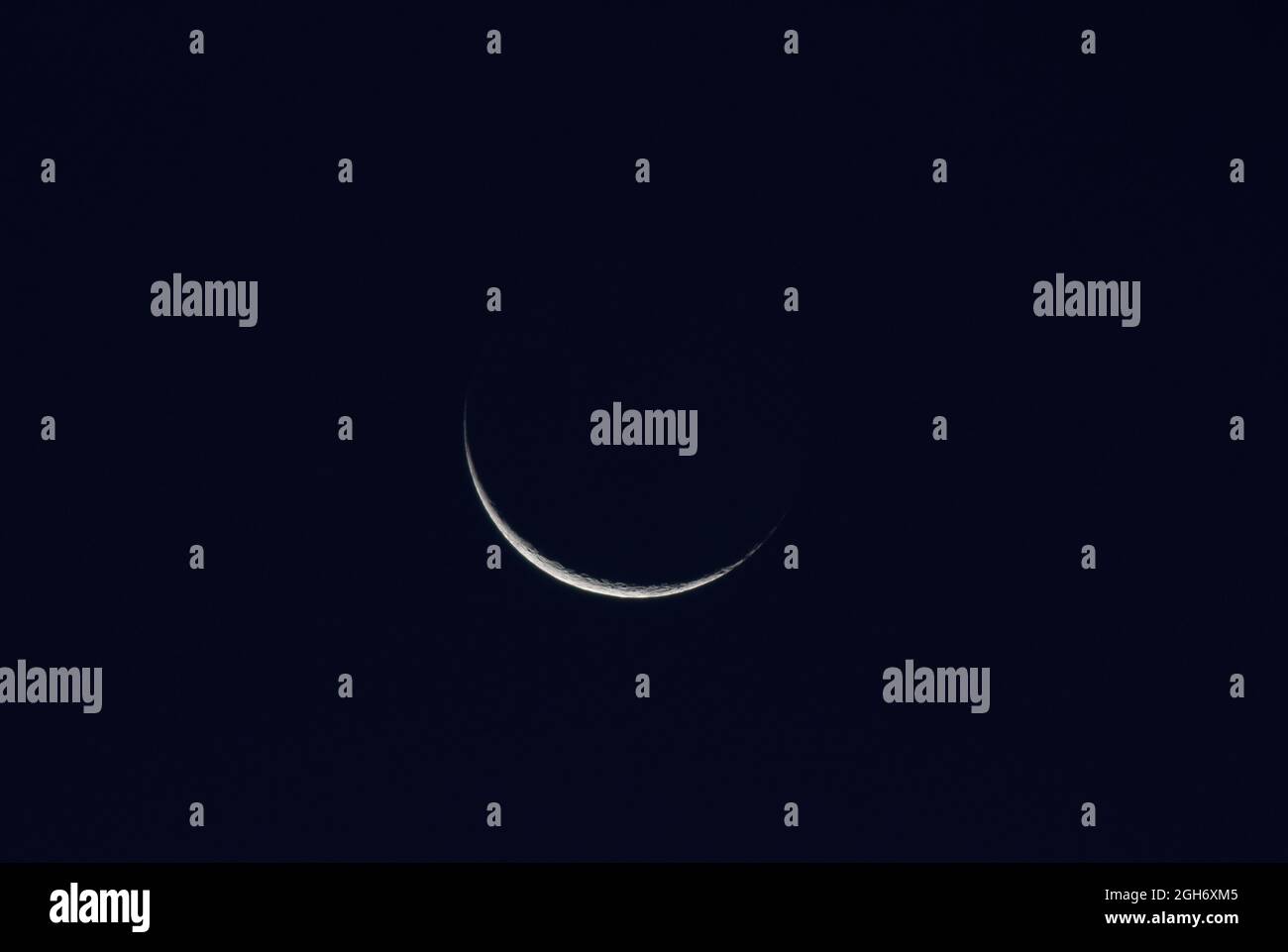 Si deprime sul cielo scuro del mattino Foto Stock Si deprime sul cielo scuro del mattino Foto Stock