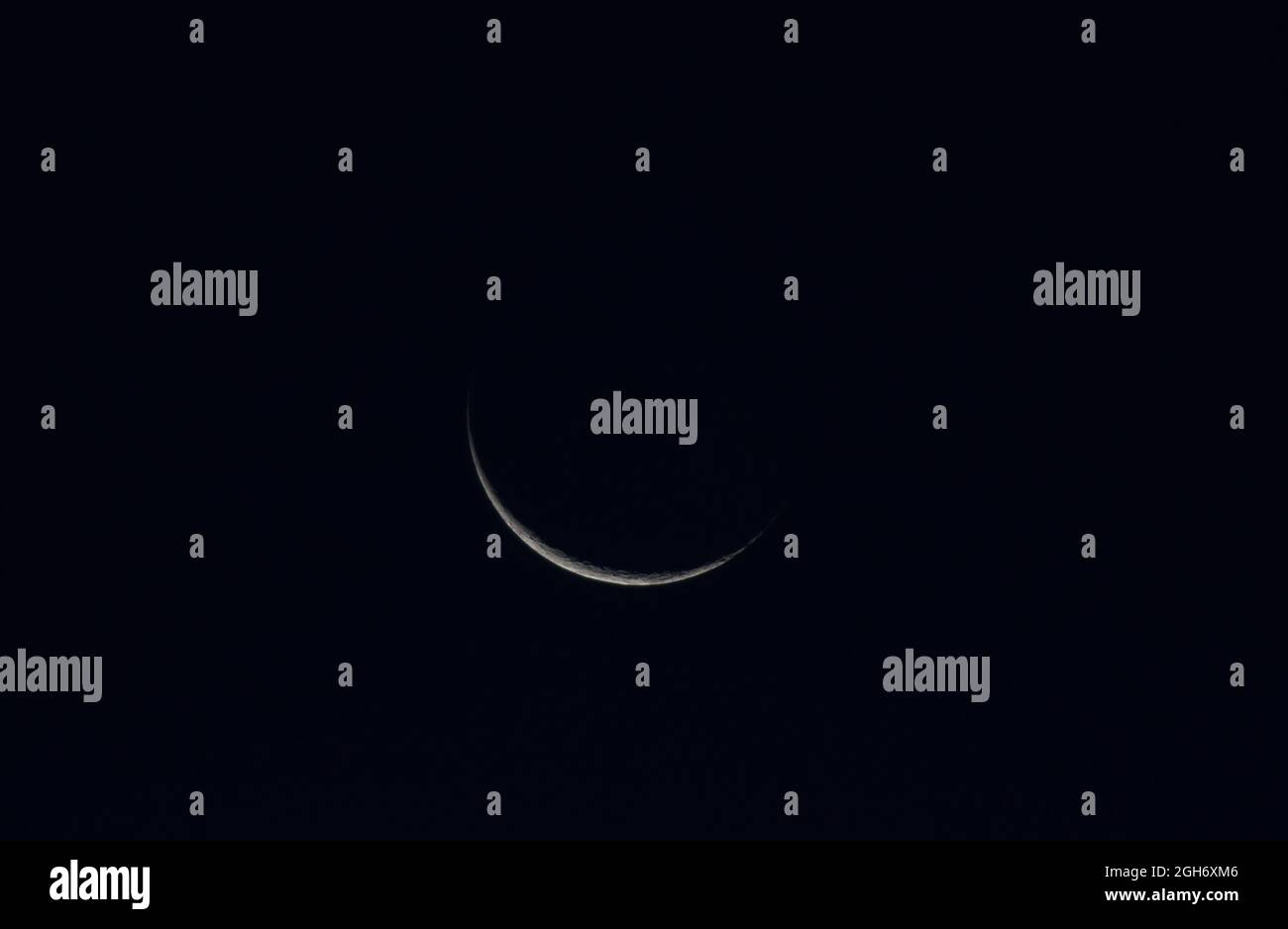 Si deprime sul cielo scuro del mattino Foto Stock Si deprime sul cielo scuro del mattino Foto Stock