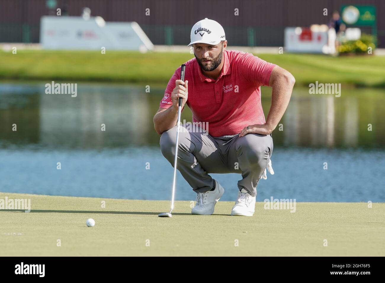 Atlanta, Georgia, Stati Uniti. 5 settembre 2021. Jon Rahm allinea un putt sul 15° green durante l'ultimo round del CAMPIONATO 2021 AL Golf Club East Lake. (Credit Image: © Debby Wong/ZUMA Press Wire) Credit: ZUMA Press, Inc./Alamy Live News Foto Stock