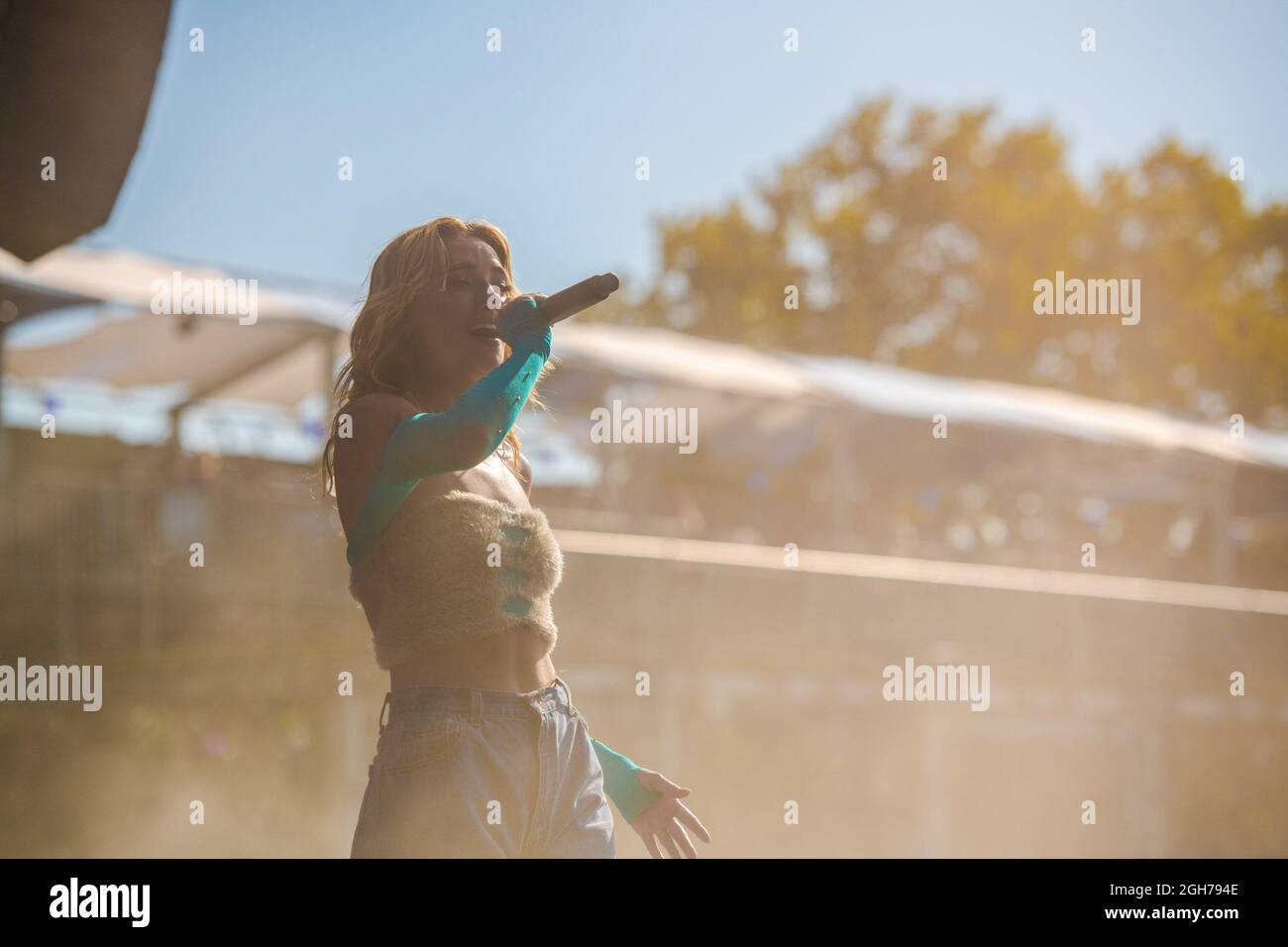 Olivia o'Brien si esibisce durante il giorno 2 del BottleRock Napa Valley Festival 2021 il 4 settembre 2021 a Napa, California. Foto: Chris Tuite/imageSPACE Foto Stock