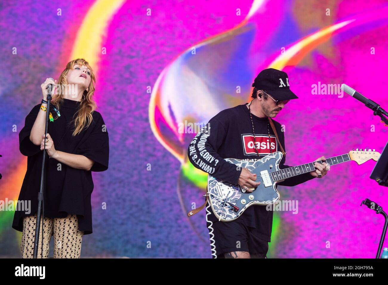 Zoe Manville (L) e John Baldwin Gourley del Portogallo. L'uomo si esibirà durante il giorno 2 del festival della valle di Napa di BottleRock 2021 il 4 settembre 2021 a Napa, California. Foto: Casey Flanigan/imageSPACE Foto Stock