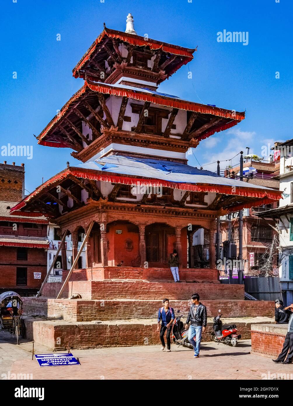 Maru Tol North Narayan tempio in piazza Kathmandu Durbar, Nepal, prima di collassare nel terremoto del 2015 Foto Stock