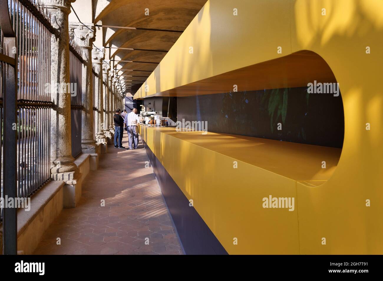 Elementi di design esposti all'università statale, alla settimana del Design Internazionale fuori Salone di Milano, Lombardia, Italia Foto Stock