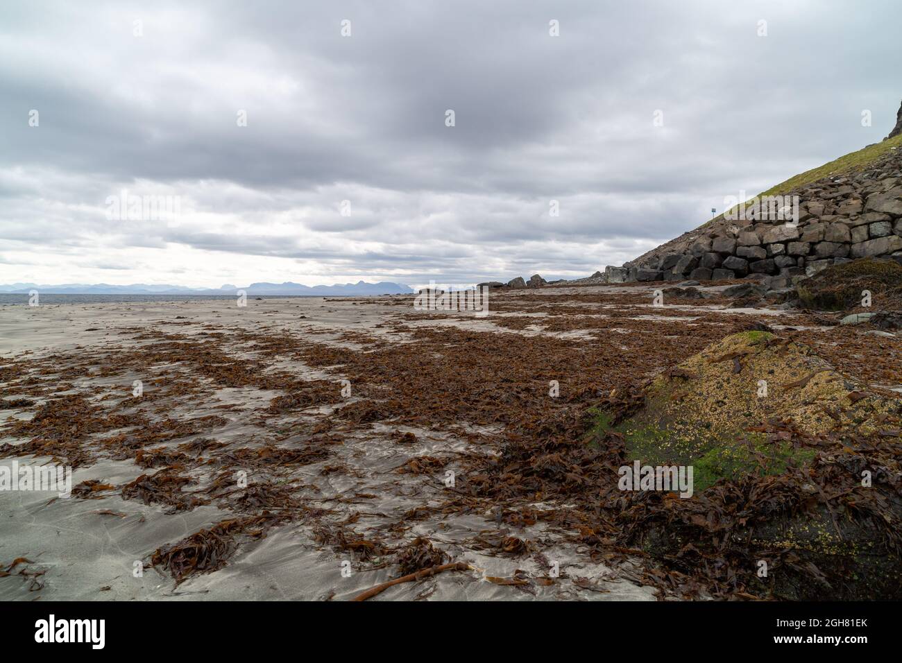 Una spiaggia di Corran a Staffin Bay sull'isola di Skye Foto Stock