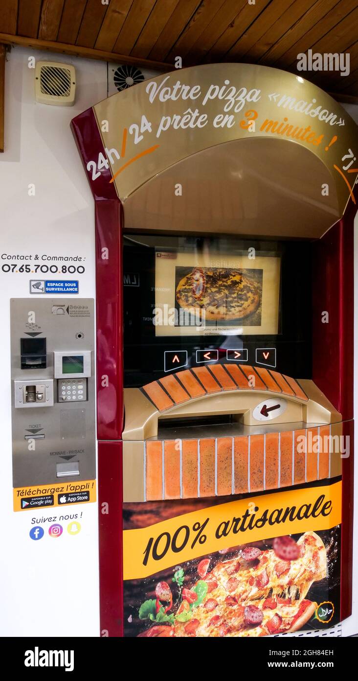 24/24 distributore automatico di pizza, Bayeux, Calvados, Regione Normandia, Francia nordoccidentale Foto Stock