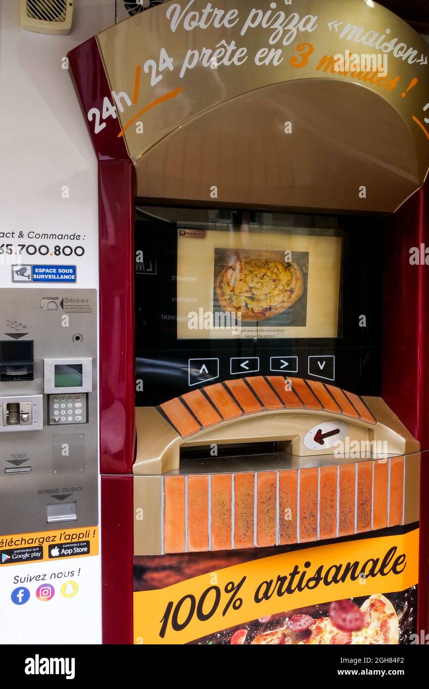 24/24 distributore automatico di pizza, Bayeux, Calvados, Regione Normandia, Francia nordoccidentale Foto Stock