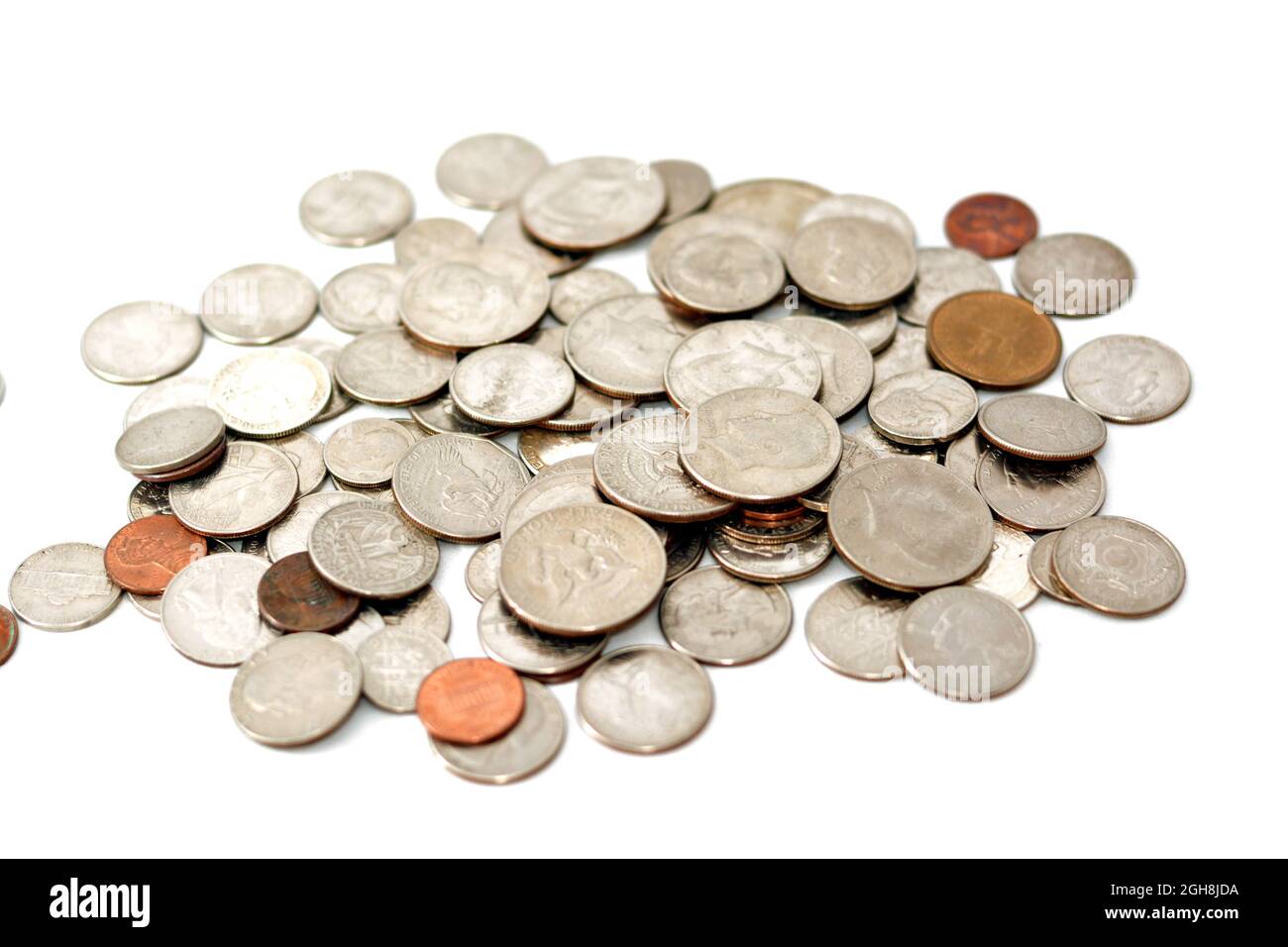 Sfondo di monete americane di diversi valori e tempi, quarto di dollaro, cent e un dollaro di monete, retrò vintage, monete USA Foto Stock