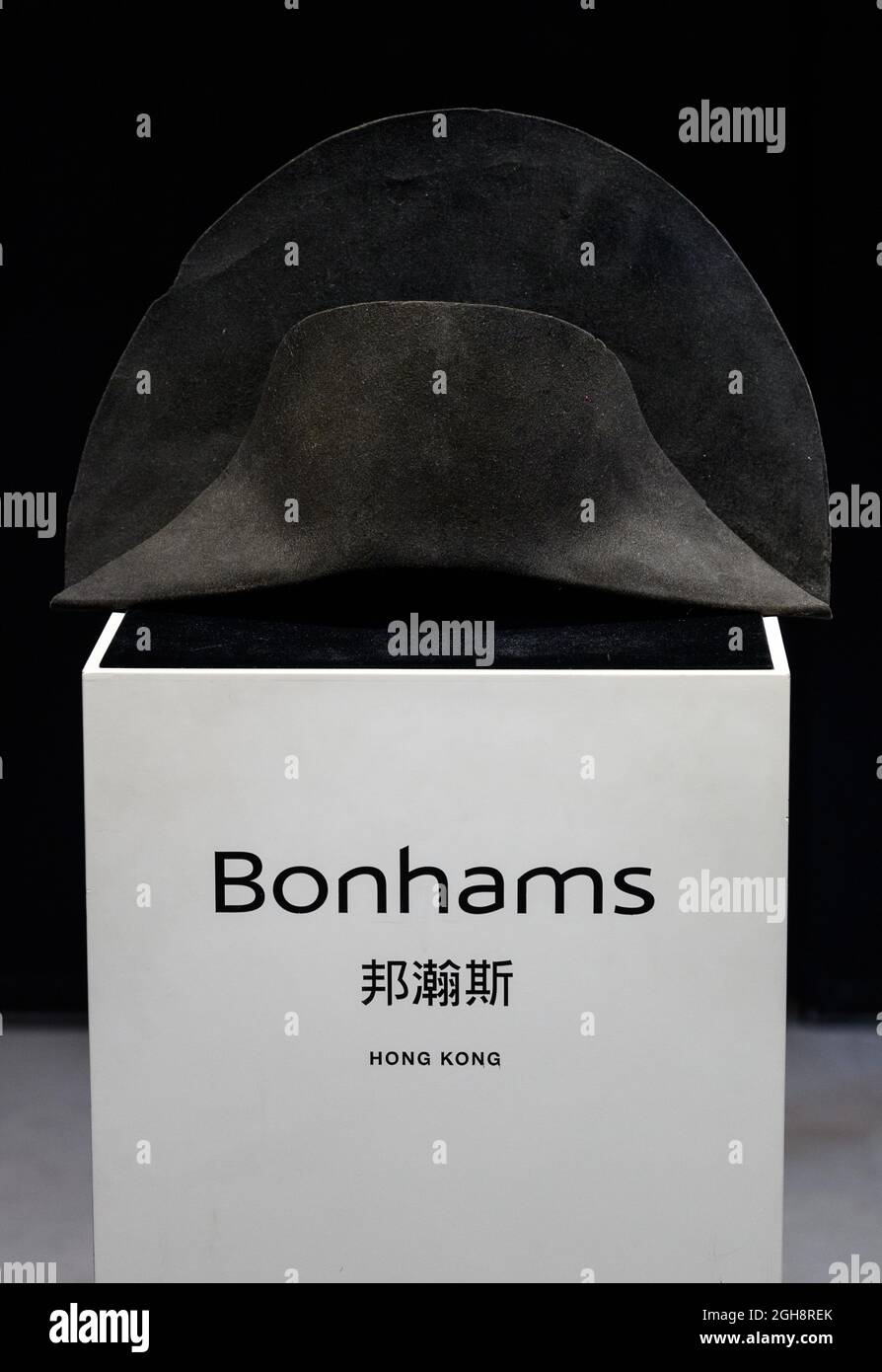 Hong Kong, Hong Kong, Cina. 6 settembre 2021. Il cappello Napoleone Bonaparte appena scoperto arriva a Hong Kong davanti a Napoleone Bonaparte di Bonhams: The British sale in London.The pure Beaver pelliccia feltro bicorne, fatto da Poupart et Cie di Parigi, è il primo cappello a portare il DNA Emperors stabilendo al di là di ogni ragionevole dubbio che egli effettivamente posseduto esso. (Credit Image: © Jayne Russell/ZUMA Press Wire) Credit: ZUMA Press, Inc./Alamy Live News Foto Stock