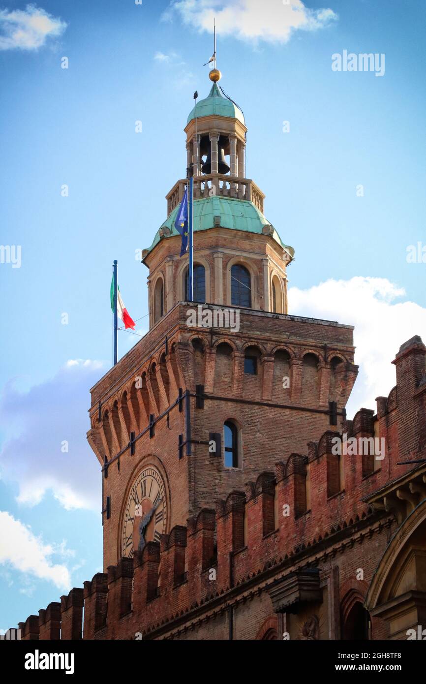 Bologna, Italia, torre dell'orologio, municipio Foto Stock
