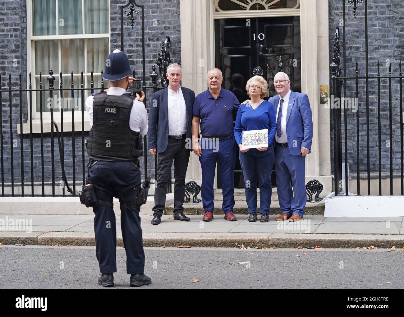 La famiglia delle vittime delle difficoltà dell'Irlanda del Nord ha inviato una lettera a Downing Street, Londra, protestando contro il previsto statuto del governo di limitazioni alle future azioni penali per i crimini commessi durante il conflitto. Data foto: Lunedì 6 settembre 2021. Foto Stock