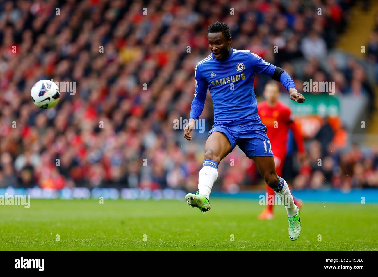 John OBI Mikel di Chelsea durante la partita della Barclays Premier League tra Liverpool e Chelsea nello stadio di Anfield il 21 aprile 2013. Foto Stock